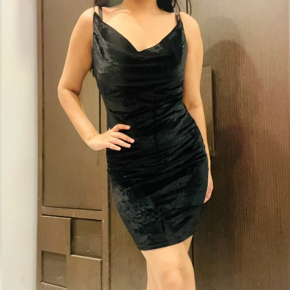 Black velvet cowl neck dress - Picture 2 of 4